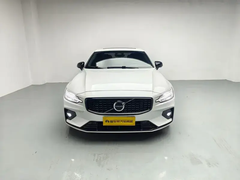 2024 Volvo S60 с пробегом 25 200 км
