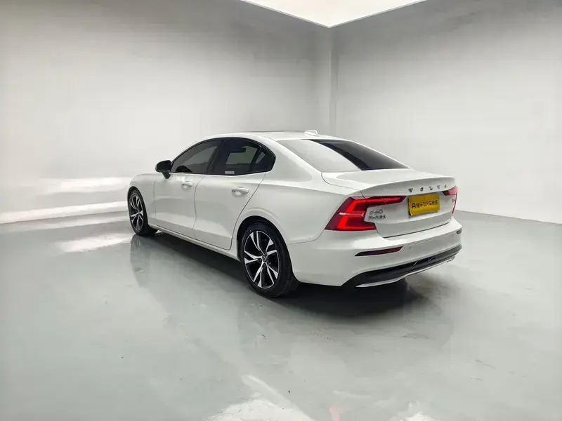 2024 Volvo S60 с пробегом 25 200 км