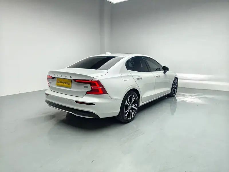 2024 Volvo S60 с пробегом 25 200 км