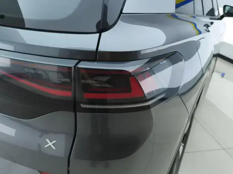2022 Volkswagen ID.6 с пробегом 65 000 км