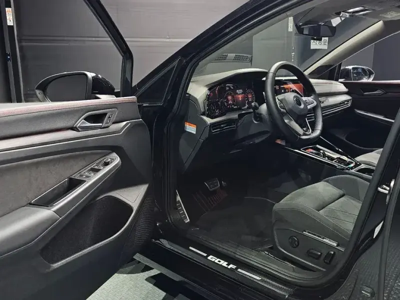 2023 Volkswagen Golf с пробегом 75 583 км