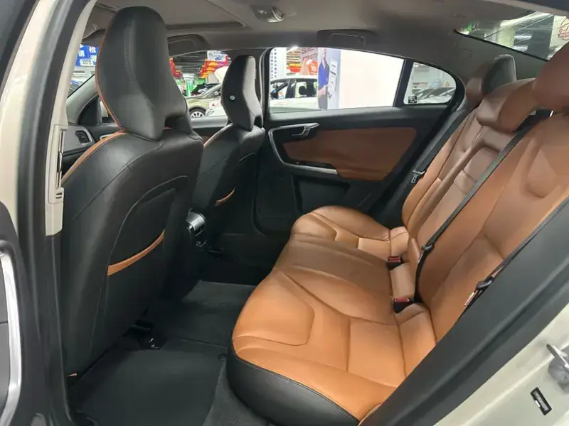 2019 Volvo S60 с пробегом 57 000 км