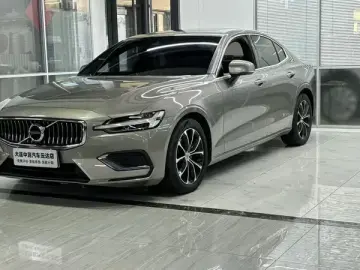 2022 Volvo S60 с пробегом 90 000 км