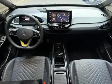 2023 Volkswagen ID.3 с пробегом 12 000 км