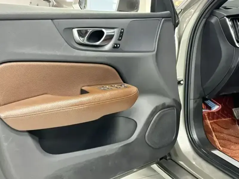 2022 Volvo S60 с пробегом 90 000 км