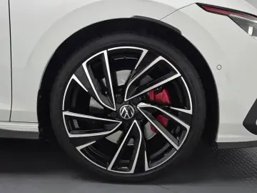 2023 Volkswagen Golf с пробегом 24 403 км