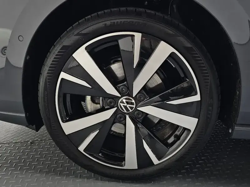2026 Volkswagen Golf с пробегом 4 394 км