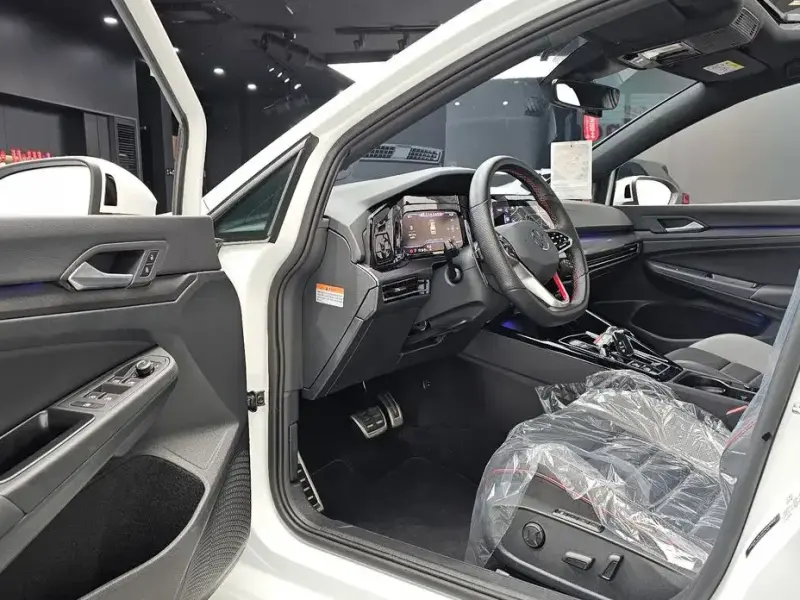2023 Volkswagen Golf с пробегом 41 232 км