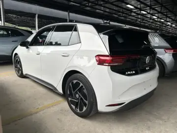 2023 Volkswagen ID.3 с пробегом 35 000 км