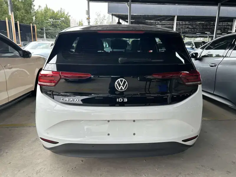 2023 Volkswagen ID.3 с пробегом 35 000 км