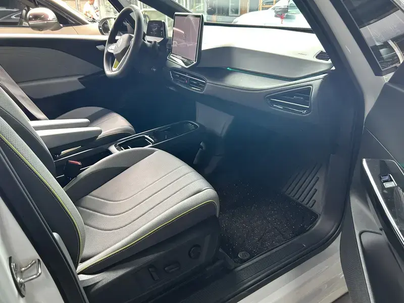 2023 Volkswagen ID.3 с пробегом 35 000 км