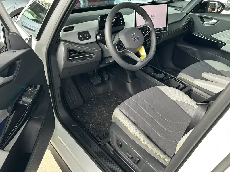 2023 Volkswagen ID.3 с пробегом 35 000 км