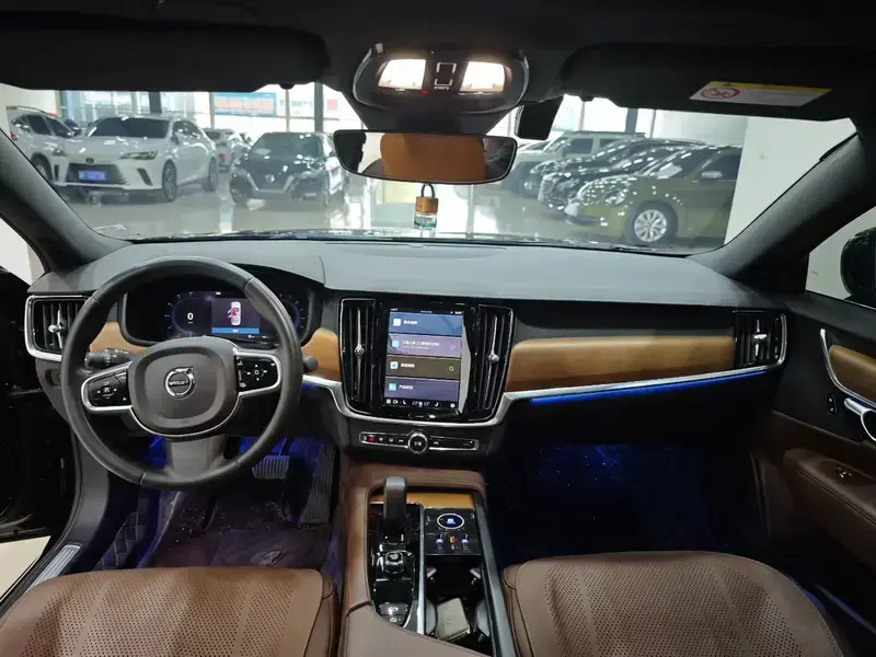 2021 Volvo S90 с пробегом 86 000 км