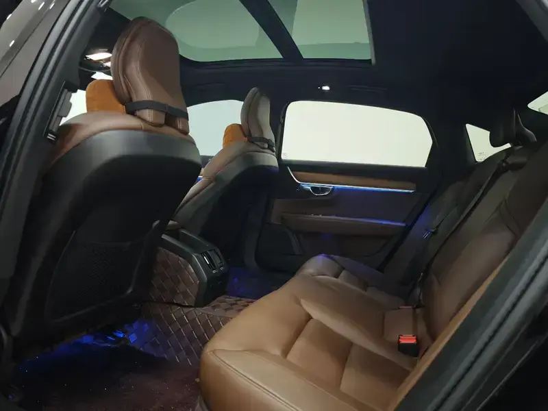 2021 Volvo S90 с пробегом 86 000 км
