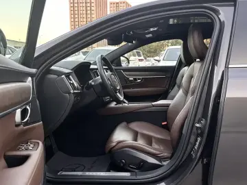 2021 Volvo S90 с пробегом 78 000 км