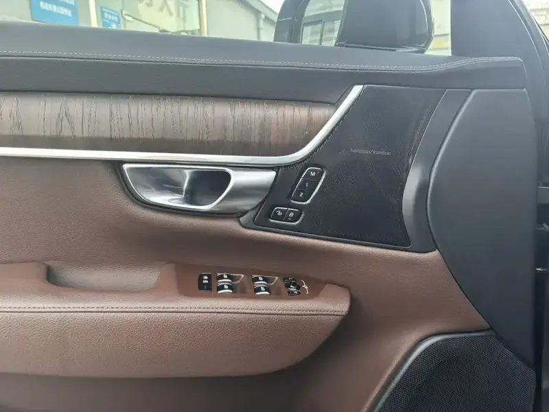 2021 Volvo S90 с пробегом 78 000 км