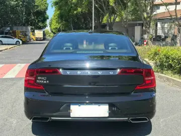 2020 Volvo S90 с пробегом 92 300 км