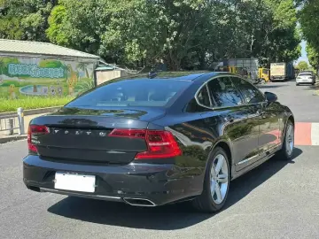 2020 Volvo S90 с пробегом 92 300 км