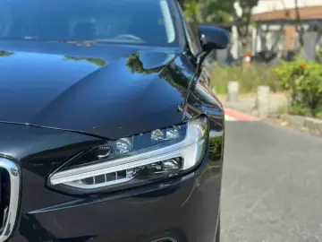 2020 Volvo S90 с пробегом 92 300 км