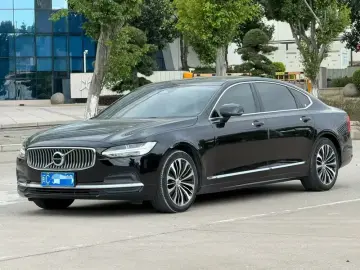 2023 Volvo S90 с пробегом 60 000 км