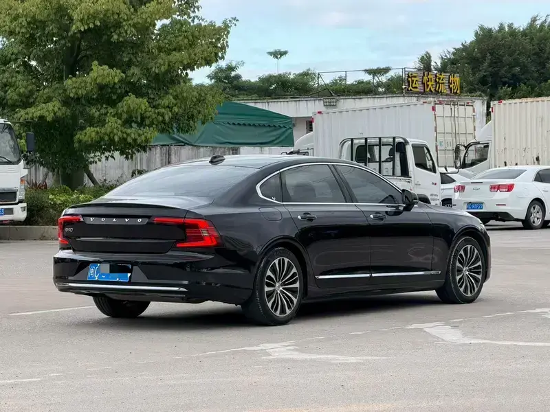 2023 Volvo S90 с пробегом 60 000 км