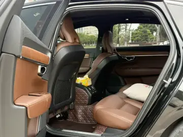 2023 Volvo S90 с пробегом 60 000 км