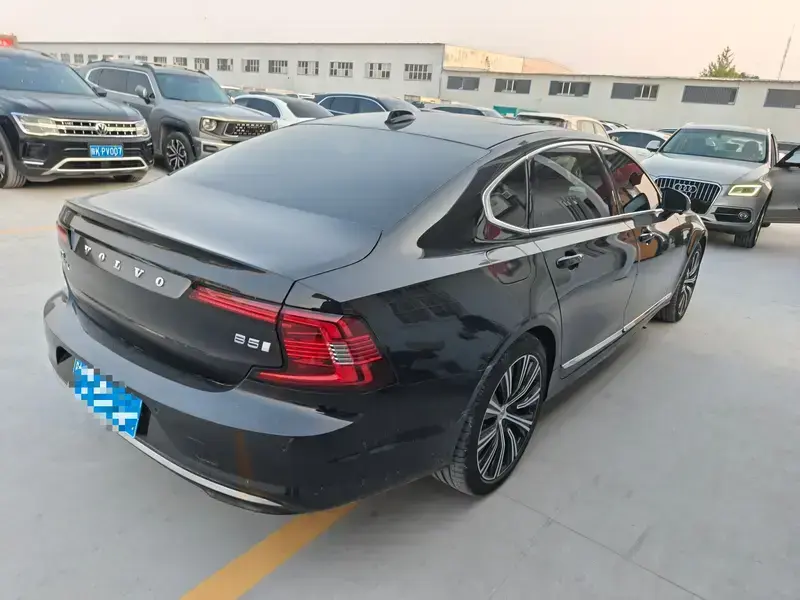 2024 Volvo S90 с пробегом 46 000 км