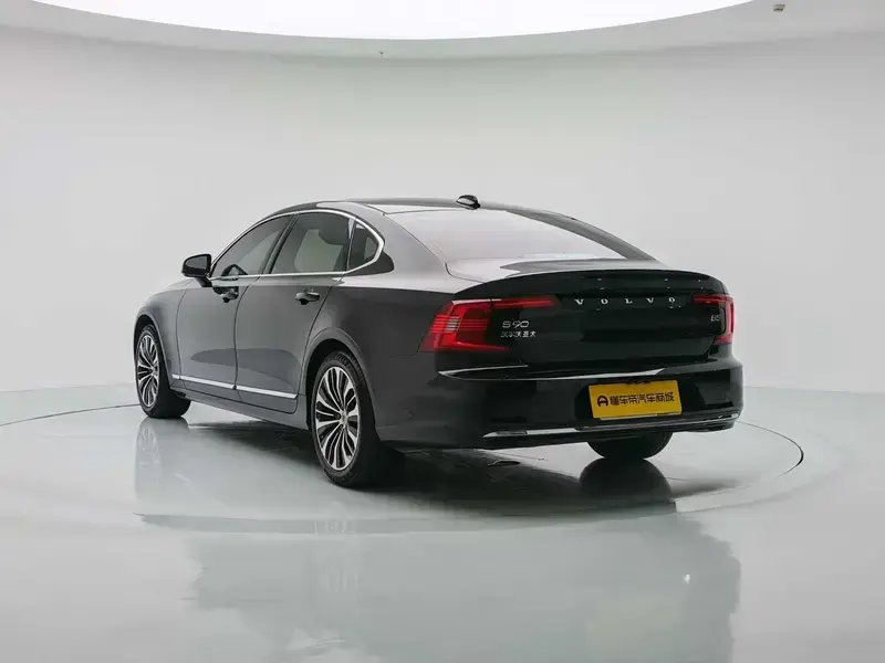 2024 Volvo S90 с пробегом 53 300 км