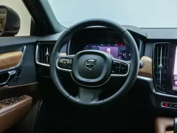 2024 Volvo S90 с пробегом 53 300 км