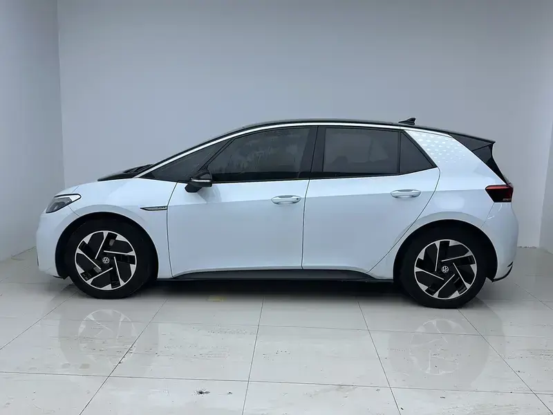 2023 Volkswagen ID.3 с пробегом 35 200 км