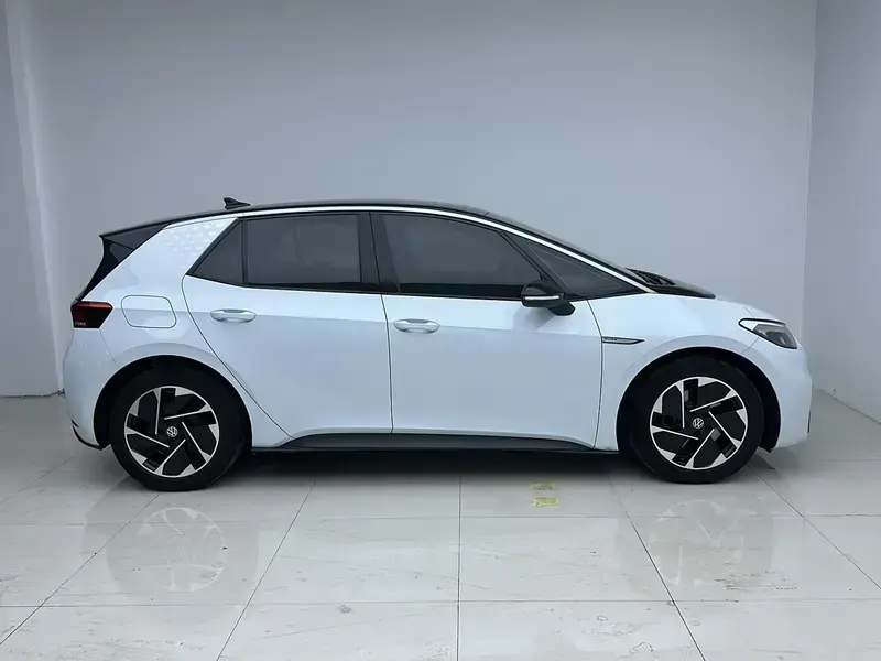2023 Volkswagen ID.3 с пробегом 35 200 км