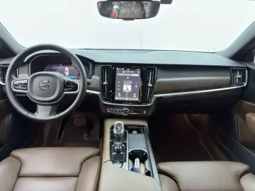 2025 Volvo S90 с пробегом 49 100 км