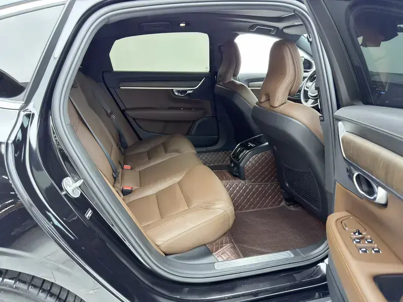 2025 Volvo S90 с пробегом 49 100 км