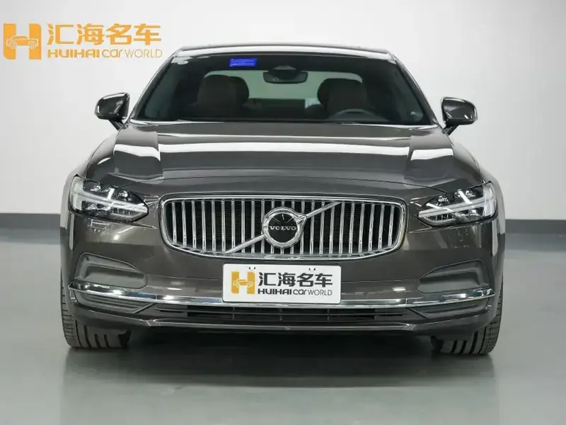 2025 Volvo S90 с пробегом 11 800 км