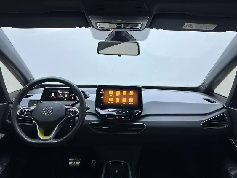 2023 Volkswagen ID.3 с пробегом 35 200 км