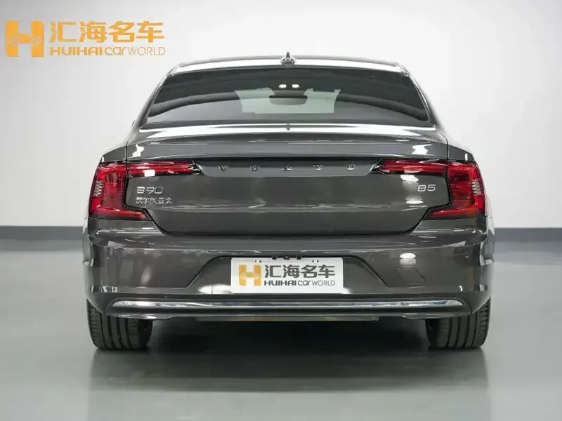 2025 Volvo S90 с пробегом 11 800 км