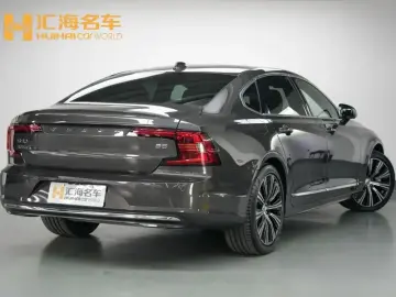 2025 Volvo S90 с пробегом 11 800 км