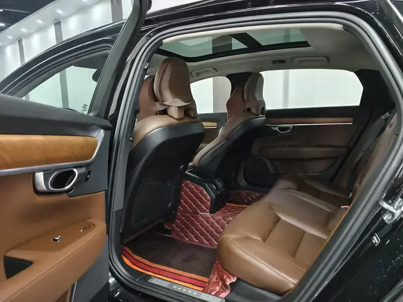 2020 Volvo S90 с пробегом 60 000 км