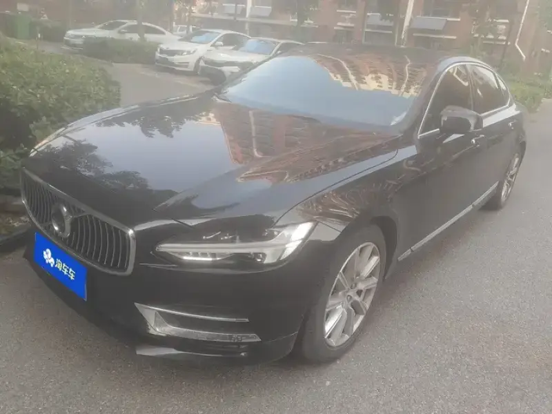 2020 Volvo S90 с пробегом 67 000 км
