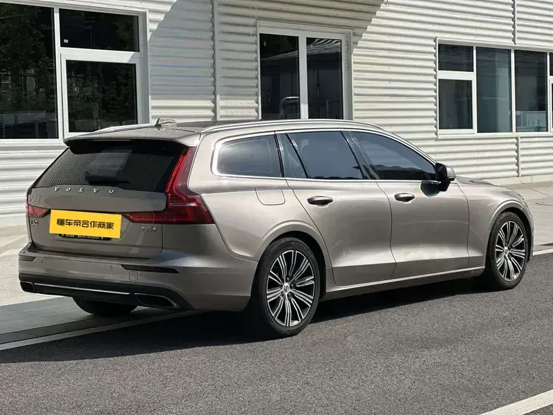2020 Volvo V60 с пробегом 105 000 км