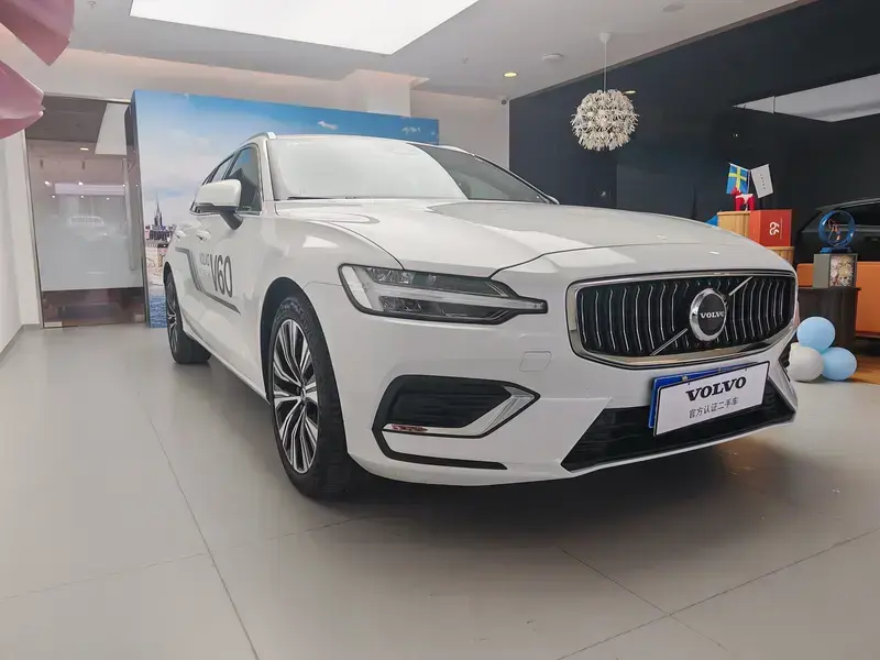2025 Volvo V60 с пробегом 10 000 км