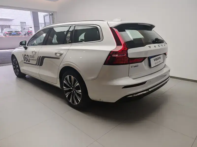 2025 Volvo V60 с пробегом 10 000 км