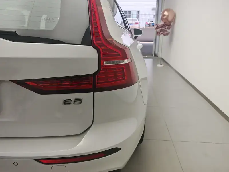 2025 Volvo V60 с пробегом 10 000 км