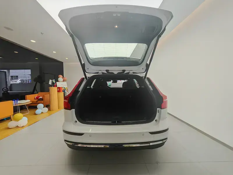 2025 Volvo V60 с пробегом 10 000 км