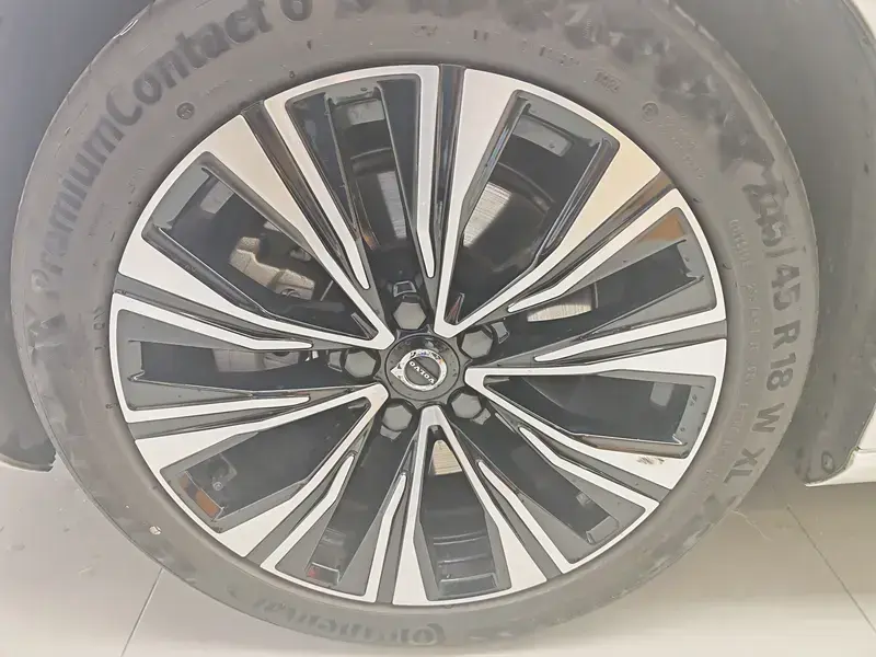 2025 Volvo V60 с пробегом 10 000 км