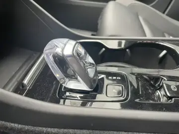 2024 Volvo XC40 с пробегом 63 000 км
