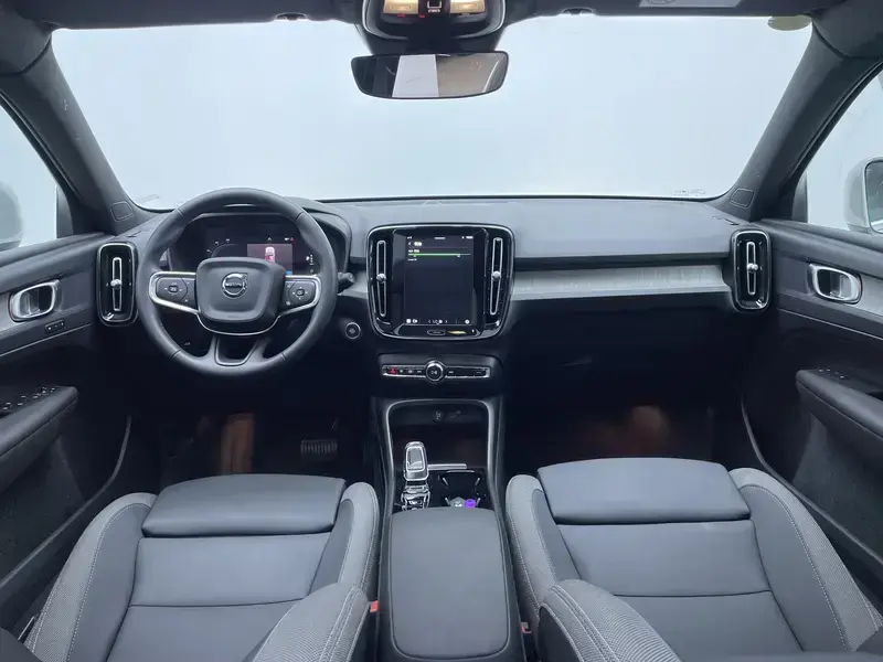2024 Volvo XC40 с пробегом 52 200 км
