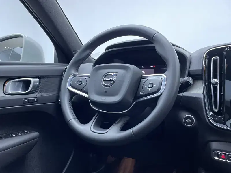 2024 Volvo XC40 с пробегом 52 200 км