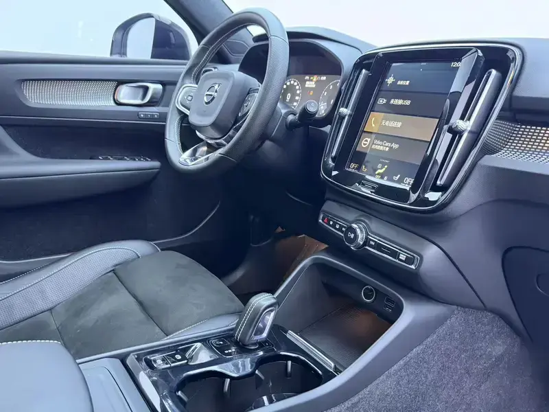 2021 Volvo XC40 с пробегом 88 000 км