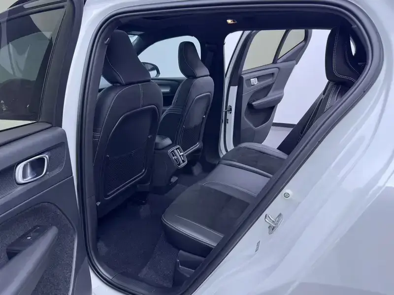 2021 Volvo XC40 с пробегом 88 000 км